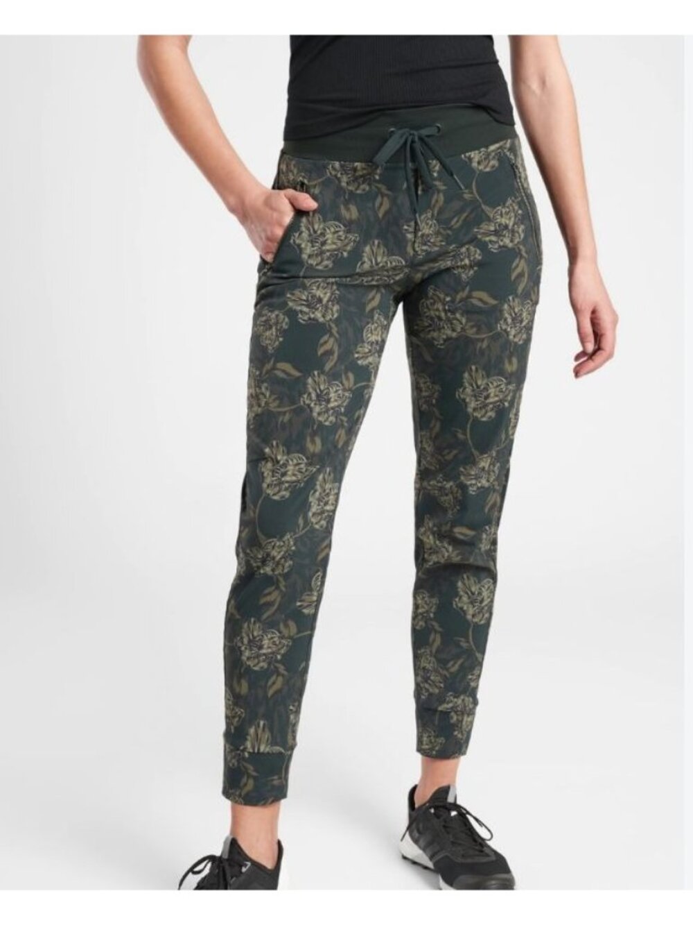 ATHLETA Trekkie North Printed Jogger in Terra Firma Olive size 6